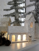Jeanne d´Arc Living Kreativ Jul kirke med lys - Tinashjem